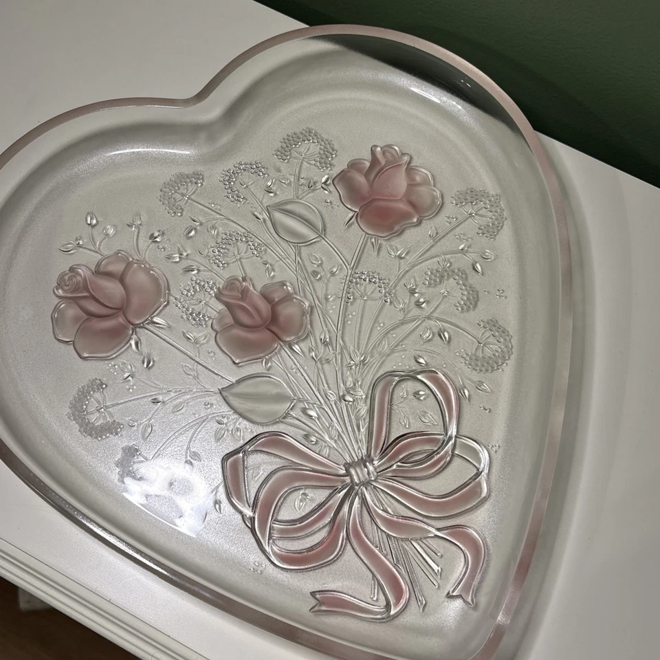 Bandeja de servir Mikasa cristal em forma de coração rosas fosco fita buquê prato arco  - Imagem 2 de 4