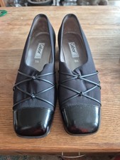 Size 5 1/2 Gabor Shoes Black Made with Leather Good Condition