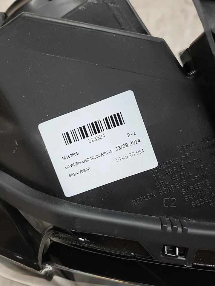 Faro derecho SRT adaptable HID compatible con 14-15 GRAND CHEROKEE M167605 Foto 3 de 4