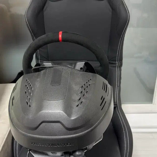Trustmaster T300 Ferrari Wheel + Playseat Evolution - Used