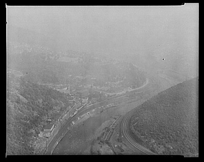 Photo:Mauch Chunk Pennsylvania 1940 Flagstaff Park Railroad View