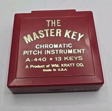 VINTAGE THE MASTER KEY A-440 13 Keys Chromatic Pitch Pipe Instrument