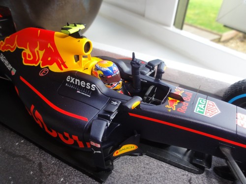 Max Verstappen Red Bull RB12 Tag Heuer 2016 F1 MINICHAMPS 1:18 3rd Brazil Wets - Picture 13 of 15