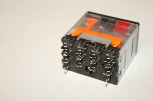 RELÉ DE POTENCIA ENCHUFABLE INDUSTRIAL SCHNEIDER ELÉCTRICO RPM41B7/940212 250/50-60 AMPS - Imagen 4 de 6