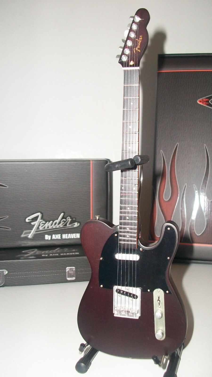 Guitare Fender Telecaster miniature Axe Heaven réplique de collection en bois précieux