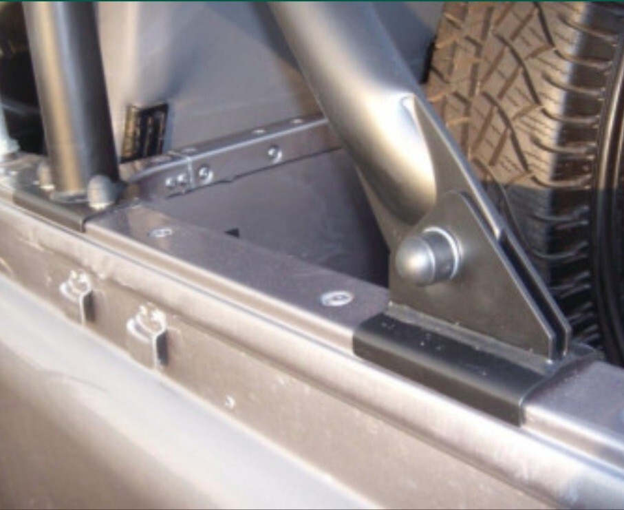 Safety devices Military Seat Belt Bar ROLL CAGE FOR DEFENDER. Softop