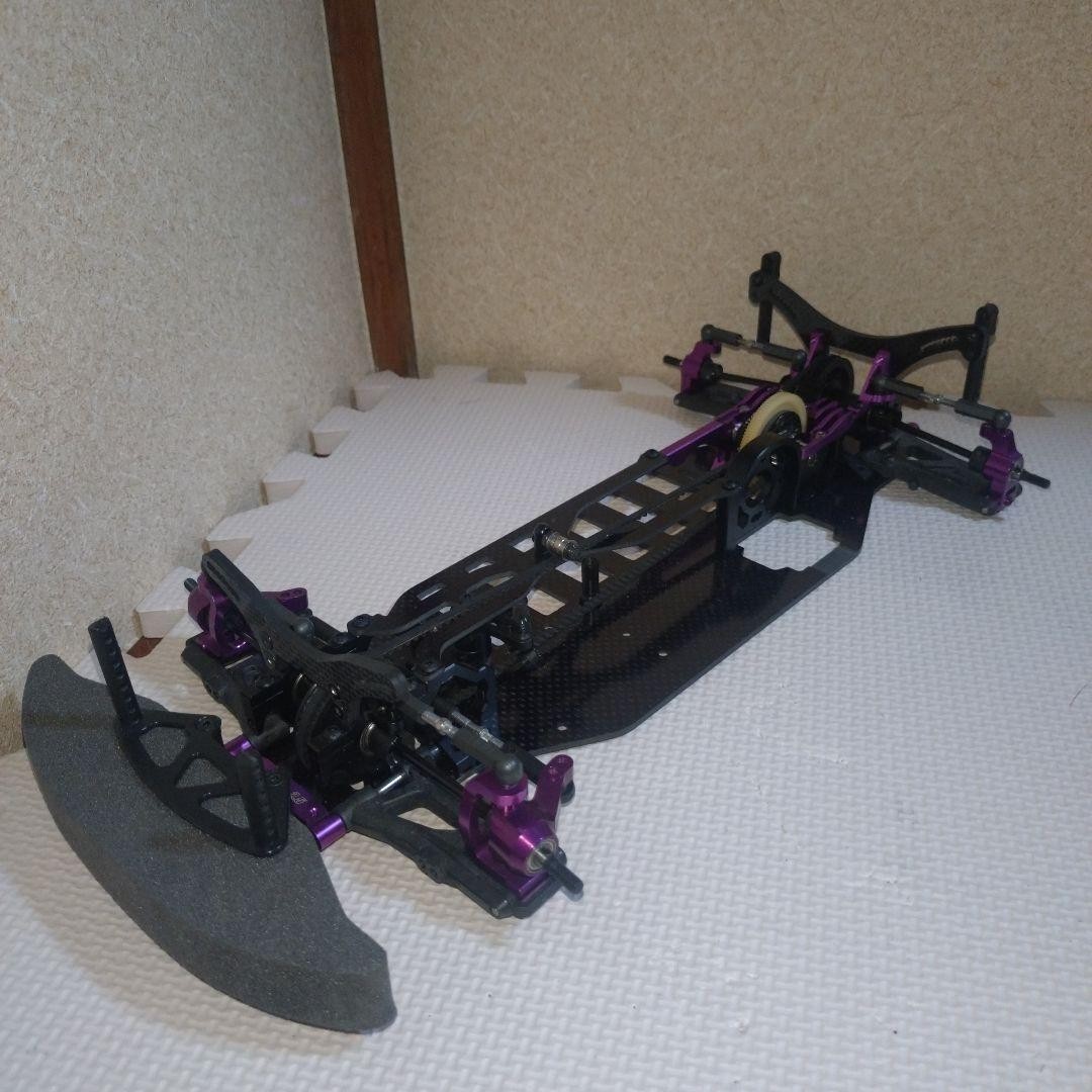 Carbon Chassis 1/10 Replacement Part As-is Missing Ti