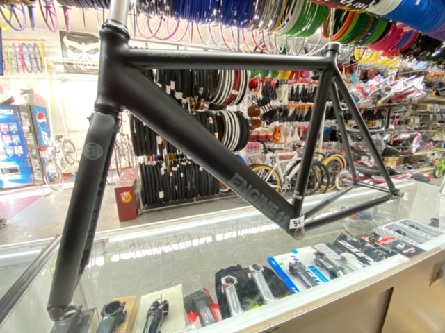 ENGINE 11 BREAKER TRACK FRAME FIXIE