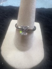 925 Sterling Silver Ring With A Center Clear Mounted Stone Size7  j72 