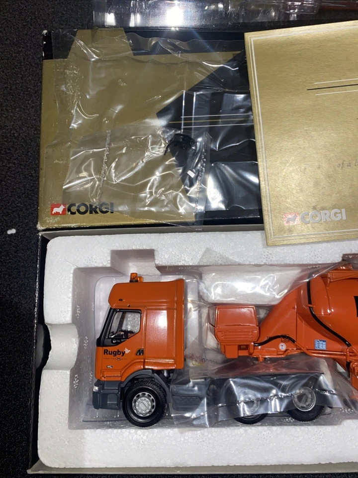 CORGI RENAULT PREMIUM FELDBINDER TANKER - RUGBY CEMENT SCALE 1:50 CC12105 - Image 2 of 4