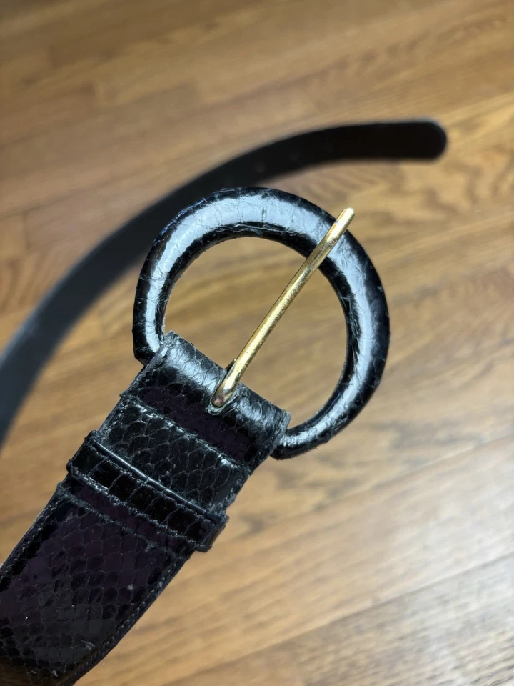 Cinto preto feminino vintage Magid pele de cobra médio - Imagem 2 de 4