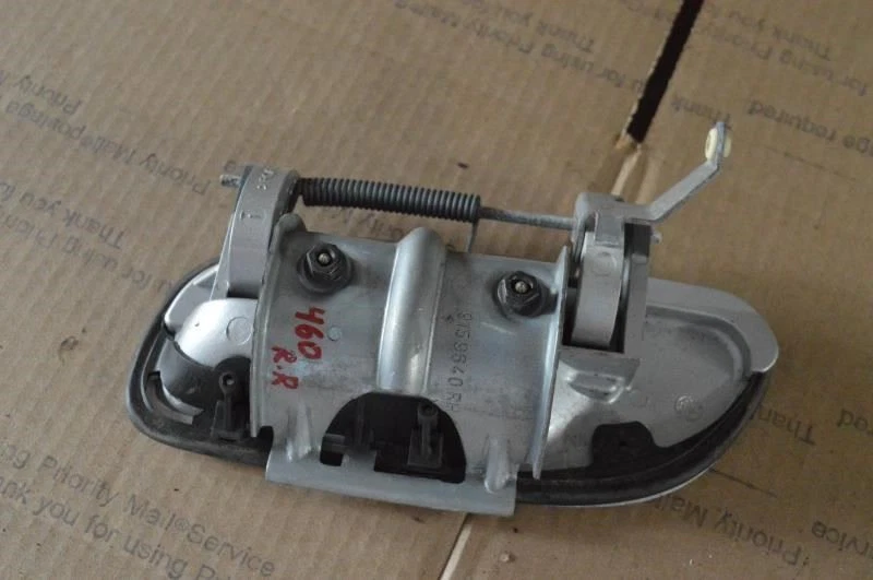 2007 VOLVO V70 RIGHT PASSENGER SIDE REAR DOOR HANDLE SILVER - Image 2 of 4