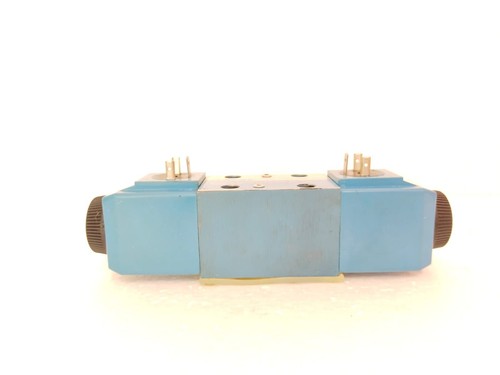 Eaton Vickers DG4V-3-8C-VM-U-C6-61 Hydraulic Directional Control Valve - Picture 4 of 9