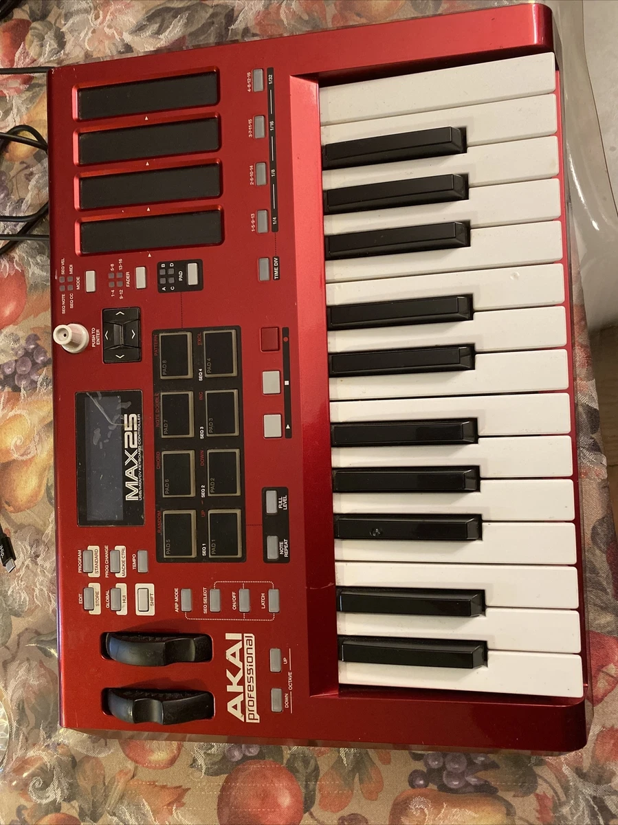 Akai MAX25 | 25-Key USB MIDI Keyboard & Drum Pad Controller Works Great