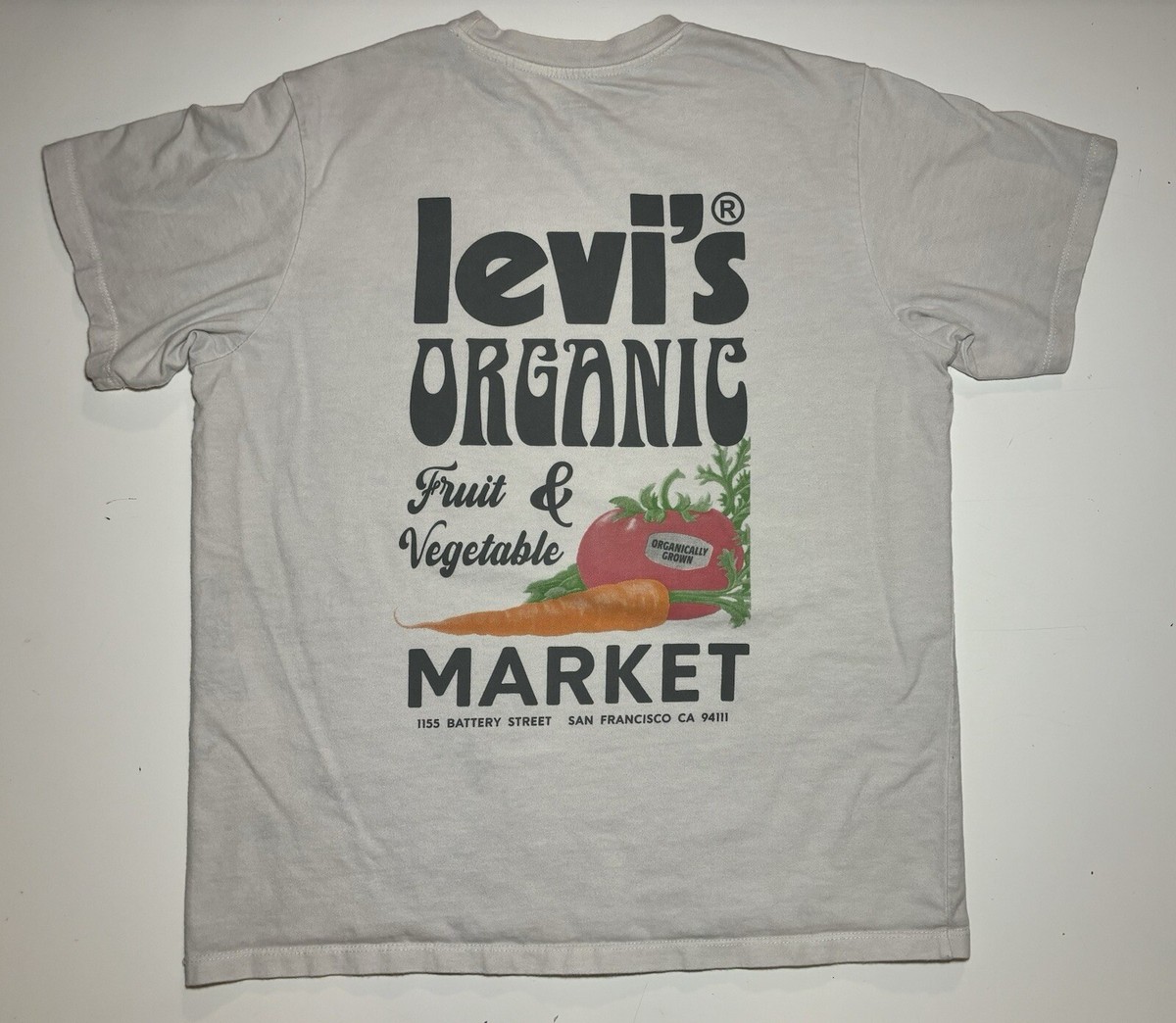 XS Levi's Organic Fruit & Vegetable Market Tee Shirt Fits As Adult