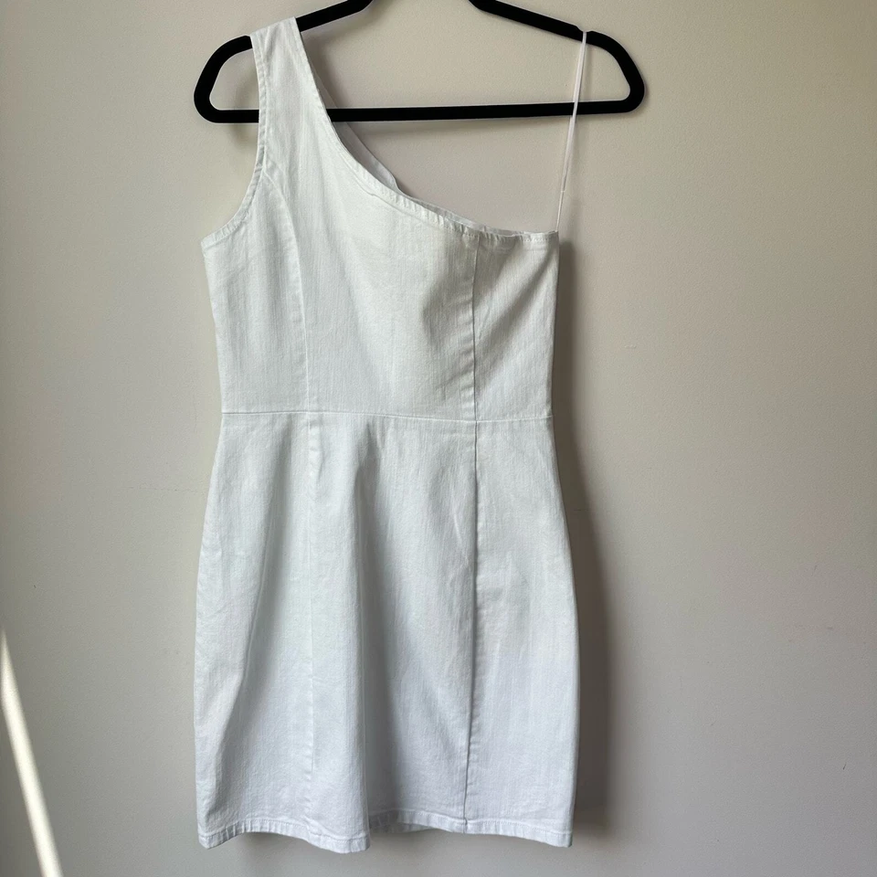 Vestido GB Gianni Bini Blanco Un Hombro Talla 9 Foto 3 de 4