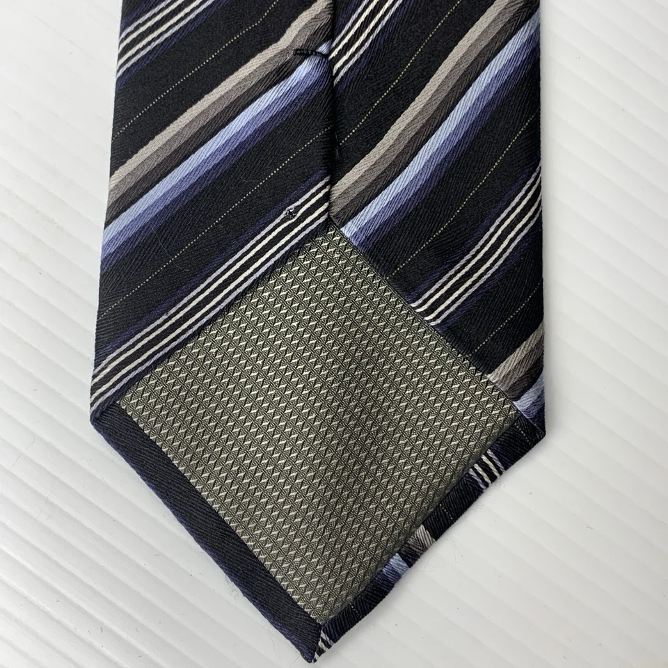 Corbata de seda KILBURNE AND FINCH para hombre talla 3,75" x 60,5" negra azul marrón a rayas Foto 3 de 4