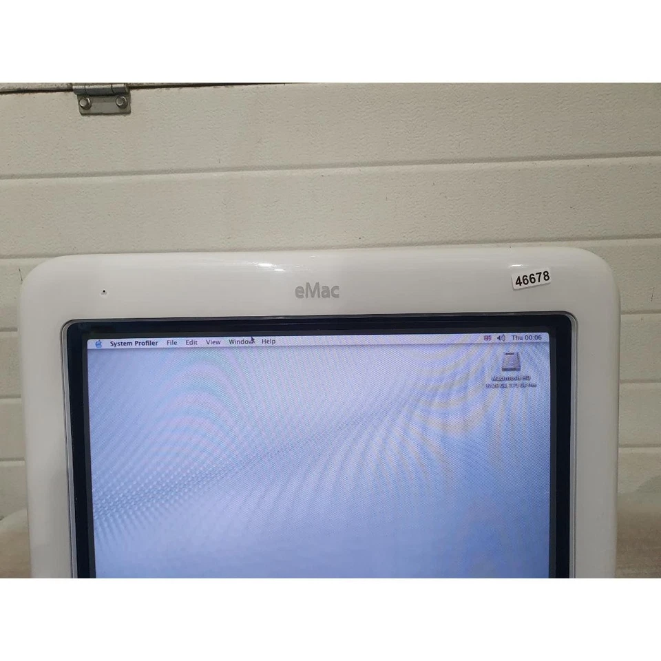 Apple eMac A1002 All-in-One Desktop PC White 17.0" Display USB & Ethernet Ports - Image 2 of 4