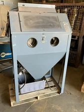 Econ Line  Sand Blasting Cabinet  W/ Gloves & Gun ,