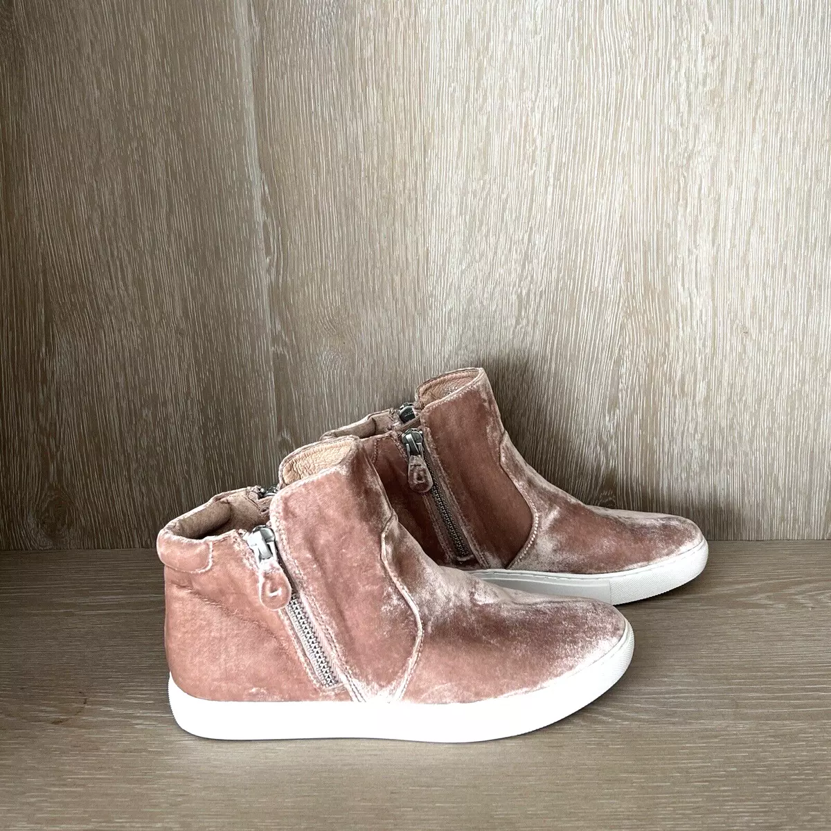 Kenneth Cole 10M Gentle Souls Carole Zip Sneakers Blush Pink