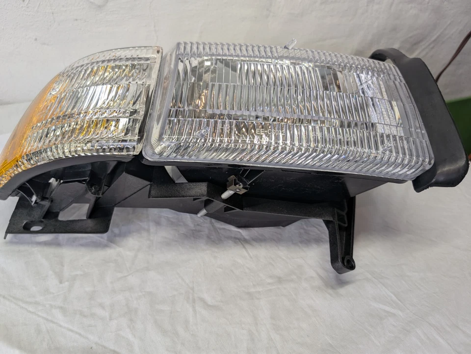 Eagle Eyes Dodge Ram 94 - 2002 Pasajero Lateral Cabeza y Lámpara de Esquina - Impermeable Foto 2 de 3