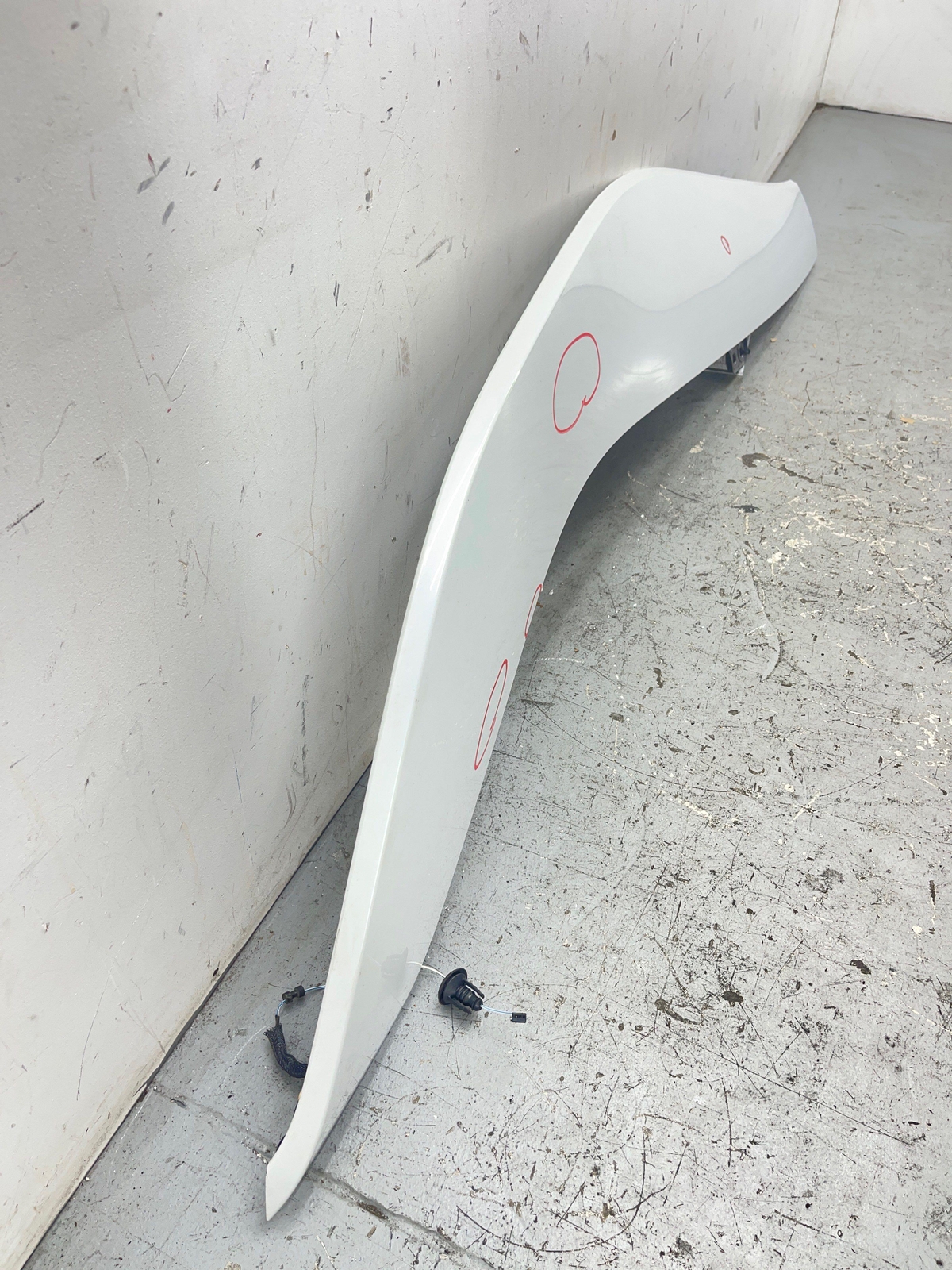 2014-2019 BMW I8 OEM REAR LEFT RETAINING RAIL MOLDING PANEL 51447336415