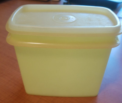 VTG Tupperware 1244-14 1243-11 Classic Shelf Saver Storage w Lid Yellow 5'' x 3''