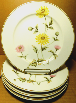 Castlecourt~Fine China Chrysanthemum Japan 7 3/4