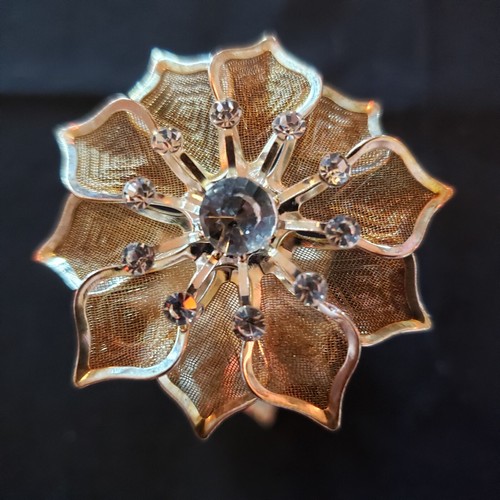 Hair Pin Gold Mesh & Rhinestones Lovely Floral Poinsettia (?) aprox 3" Set of 2 - Picture 7 of 10
