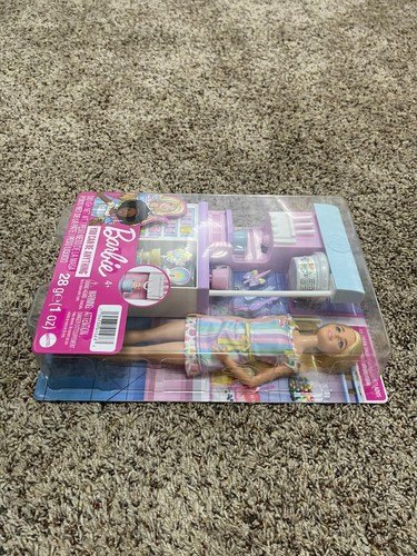 Barbie Ice Cream Shop Playset with Blonde Doll, Ice Cream Machine New - Picture 5 of 6