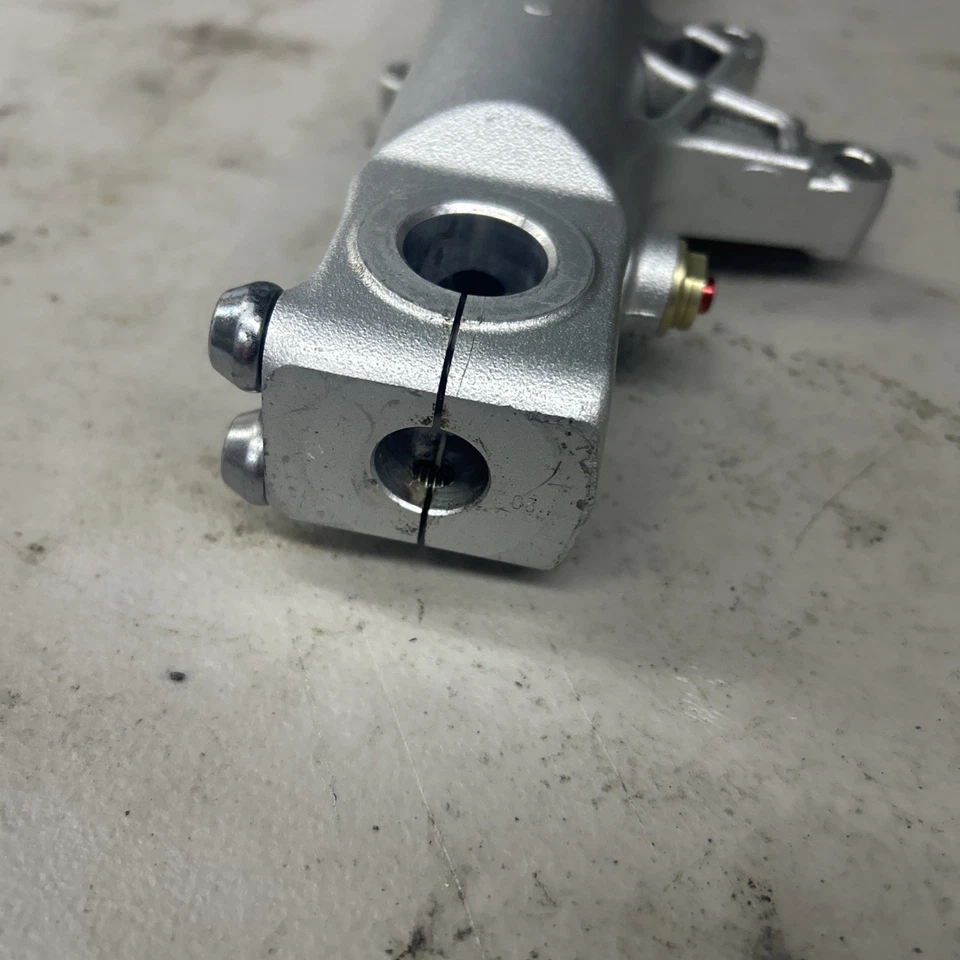 Правая нижняя ножка вилки для Honda Cbr 600rr 2003-2004 годов выпуска - Изображение 4 из 4