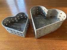 2 ANCIENS MOULES À FAISSELLE ET FROMAGE COEUR ART POPULAIRE MÉTAL VERS 1900/20