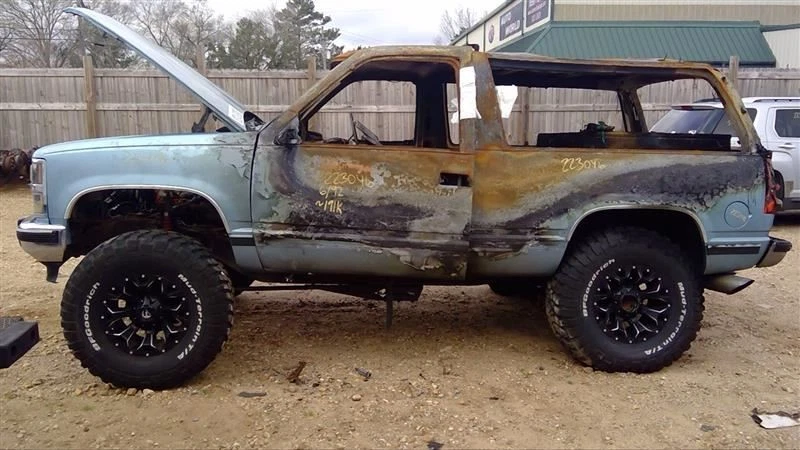 Radiator 8-305 1-3/8" Thick Fits 88-94 CHEVROLET 1500 PICKUP 771194 - Image 3 of 4