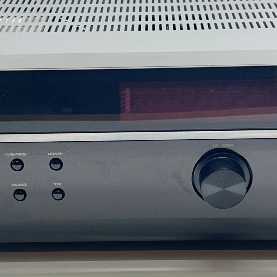 Insignia NS-R2000 2 Channel HiFi AM FM Stereo Receiver - No Remote - Image 3 of 4