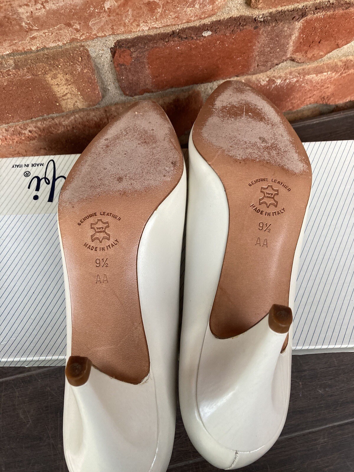 Amalfi Italy Monica Size 9.5 AA Ivory Leather Pumps Extra Narrow Shoes Heels eBay