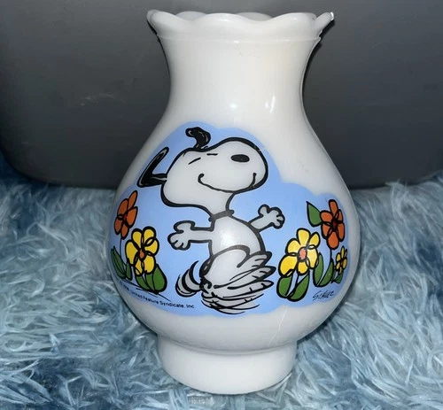Vintage 60s Peanuts Snoopy Floral Milk Glass Globe Lamp Shade
