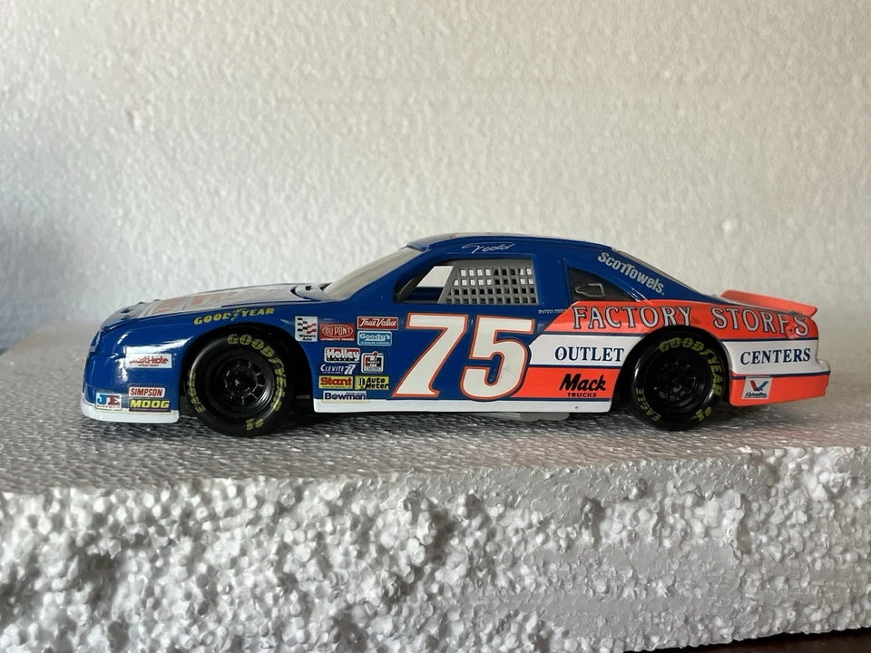 Revell 1991 Ford Thunderbird NASCAR Diecast 1:24 Scale #75 Driver Todd Bodine - Image 2 of 4