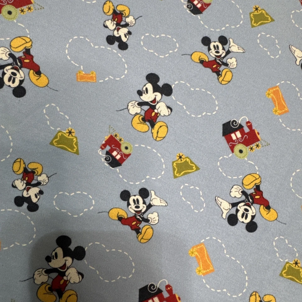 Детское одеяло Disney Store Mickey Mouse 100% хлопок двойная толщина вязаное с капюшоном б/у в отличном состоянии - Изображение 4 из 4