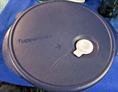 Vintage Tupperware Vent 'N Serve 8 1/2 Cup Microwavable Bowl Cobalt Blue