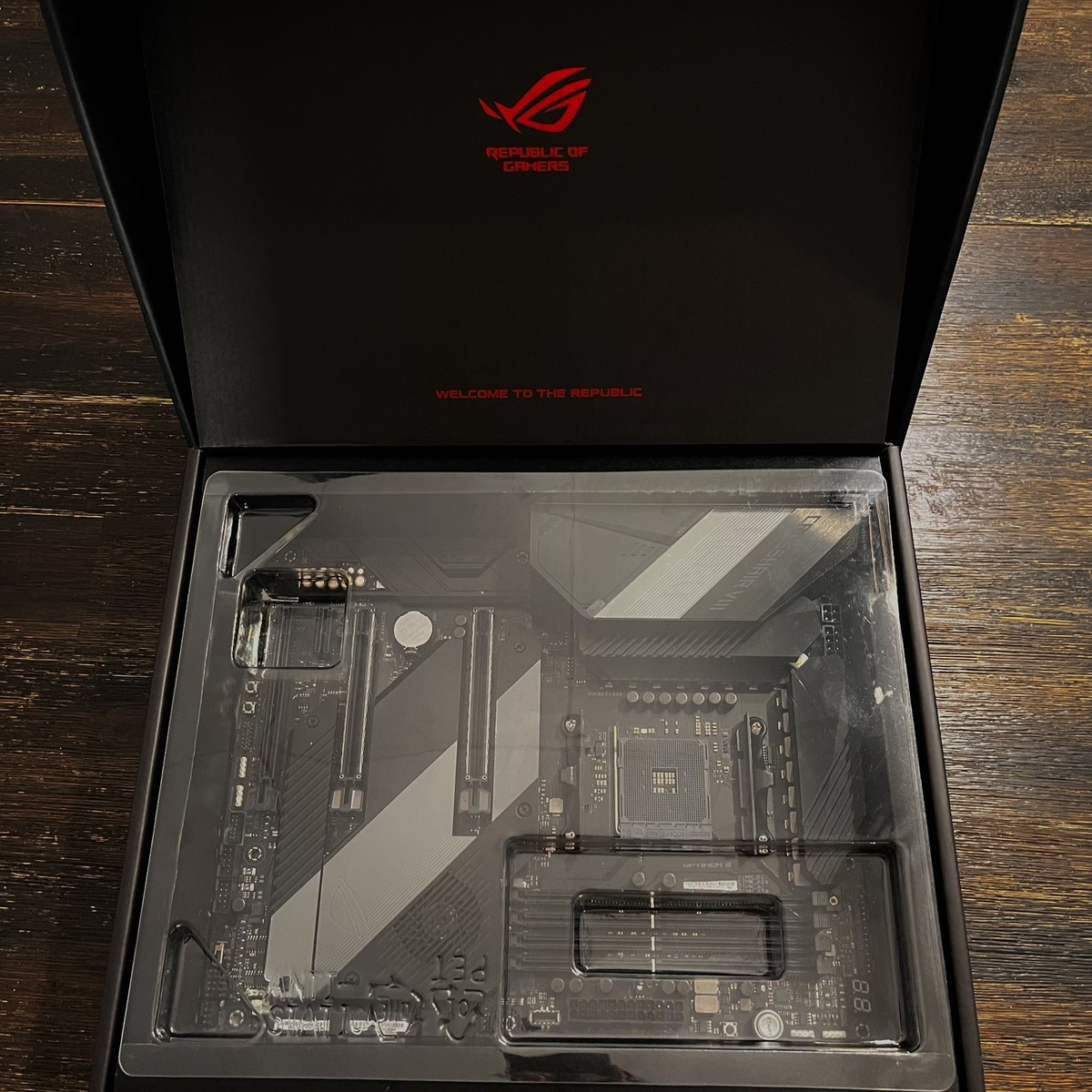 ASUS ROG Crosshair VIII Hero AMD X570 ATX Motherboard for sale