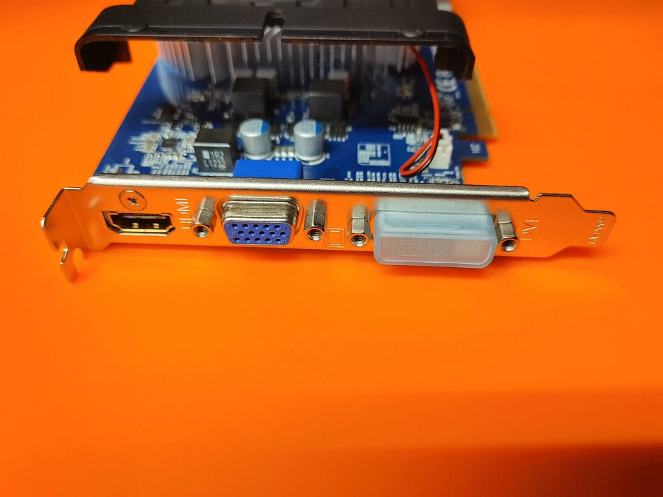 Gigabyte AMD Radeon HD 6670 GV-R667D3-2GI 2GB HDMI VGA DVI Video Graphics Card - Image 3 of 4