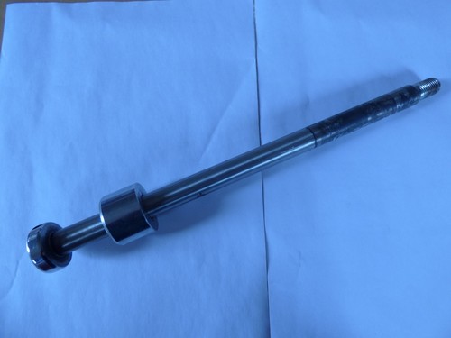 Achse Hinterradachse + Buchse  ohne Mutter Suzuki VS750 Intruder VR51B 1986-91