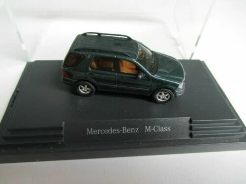 Voitures, camions et fourgons miniatures verts Busch Mercedes