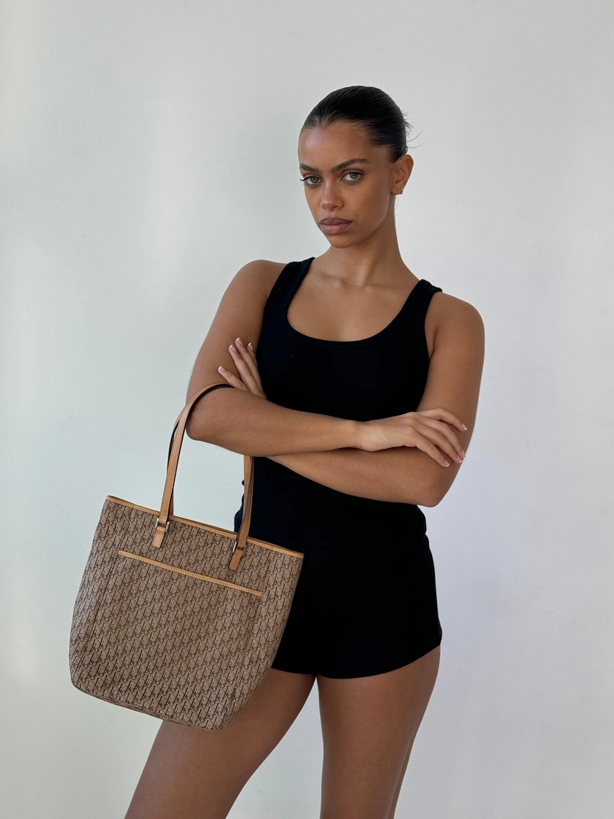 Sac bandoulière fourre tout vintage Christian Dior monogramme (2003)