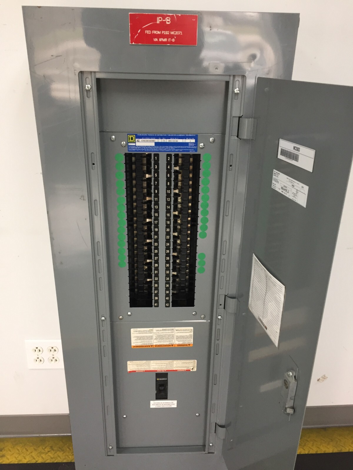 175 A Panel SQUARE D 175 AMP 208/120 VOLT 3 PHASE 4 WIRE 42 CIRCUIT MAIN BREAKER ...