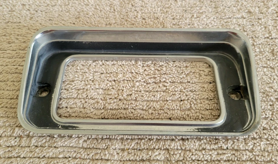 Lincoln Continental 1970-1973 LH cuarto panel parachoques marcador lateral luz moldura OEM Foto 2 de 4