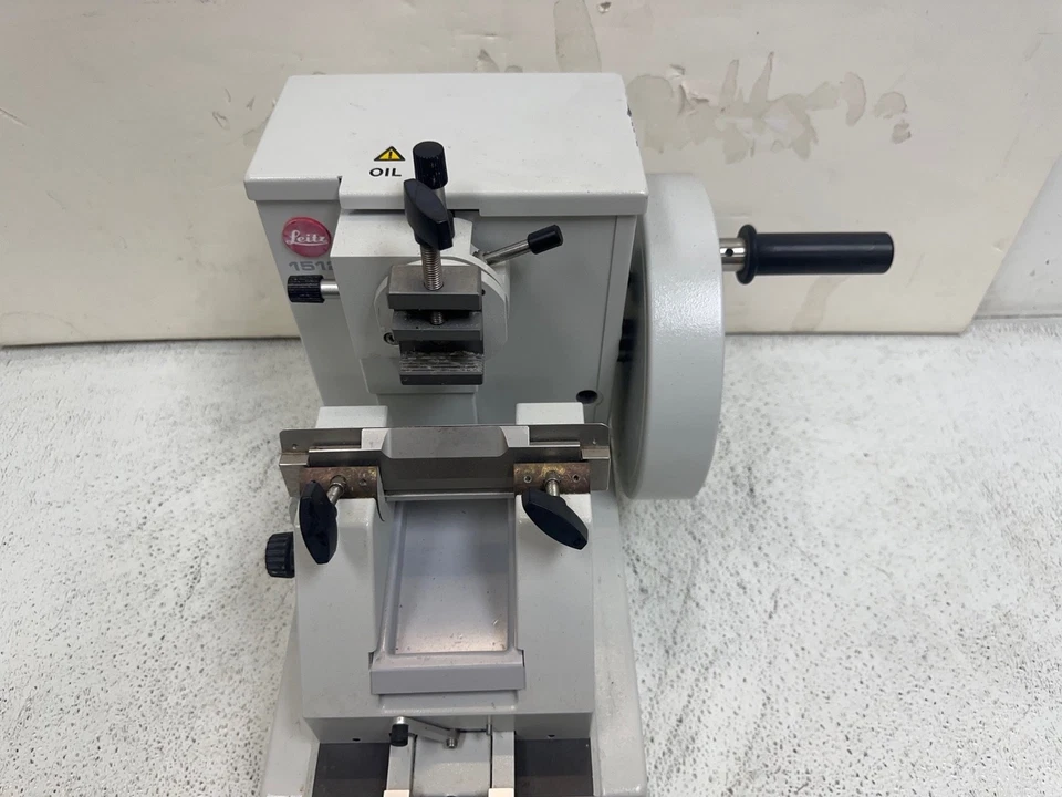 Unidade de corte manual de tecidos Leitz 1512 micrótomo rotativo - Imagem 3 de 4