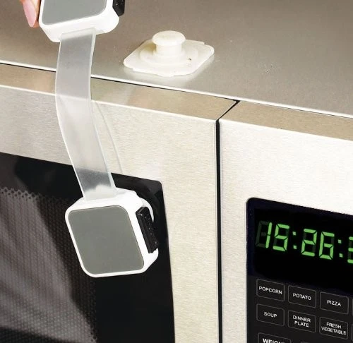 Paquete de 2 pestillos multiusos de doble acción Munchkin Xtraguard para seguridad del bebé Foto 2 de 4