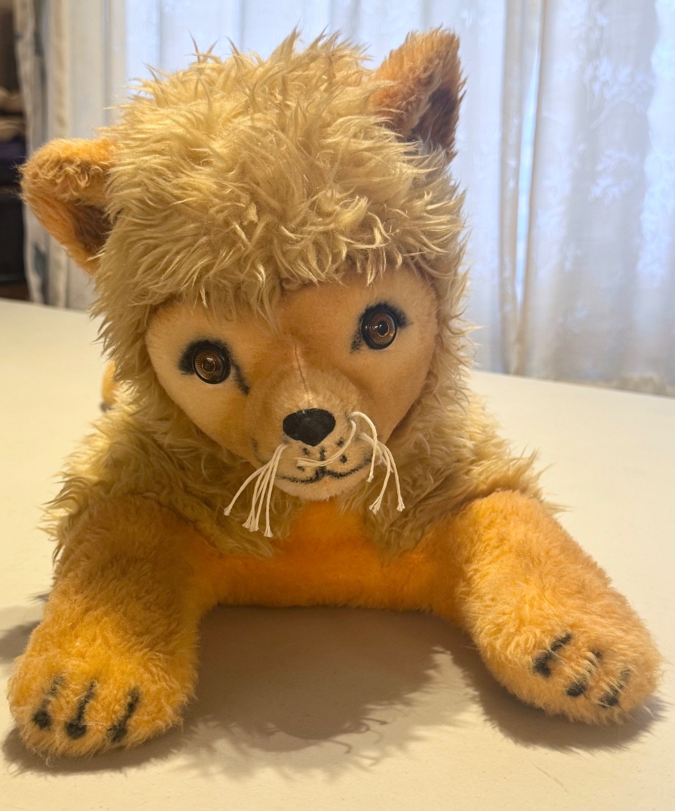 TOY ~ PLUSH ~ VINTAGE ~ TRUDY TOYS ~ XL LION ~ GLASS EYES ~ 29" L x 10" W ~ GC