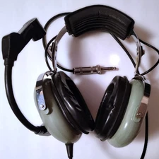 David Clark: H3530 Pushback Wired Aviation Headset (Green) & C35-30 Belt Station